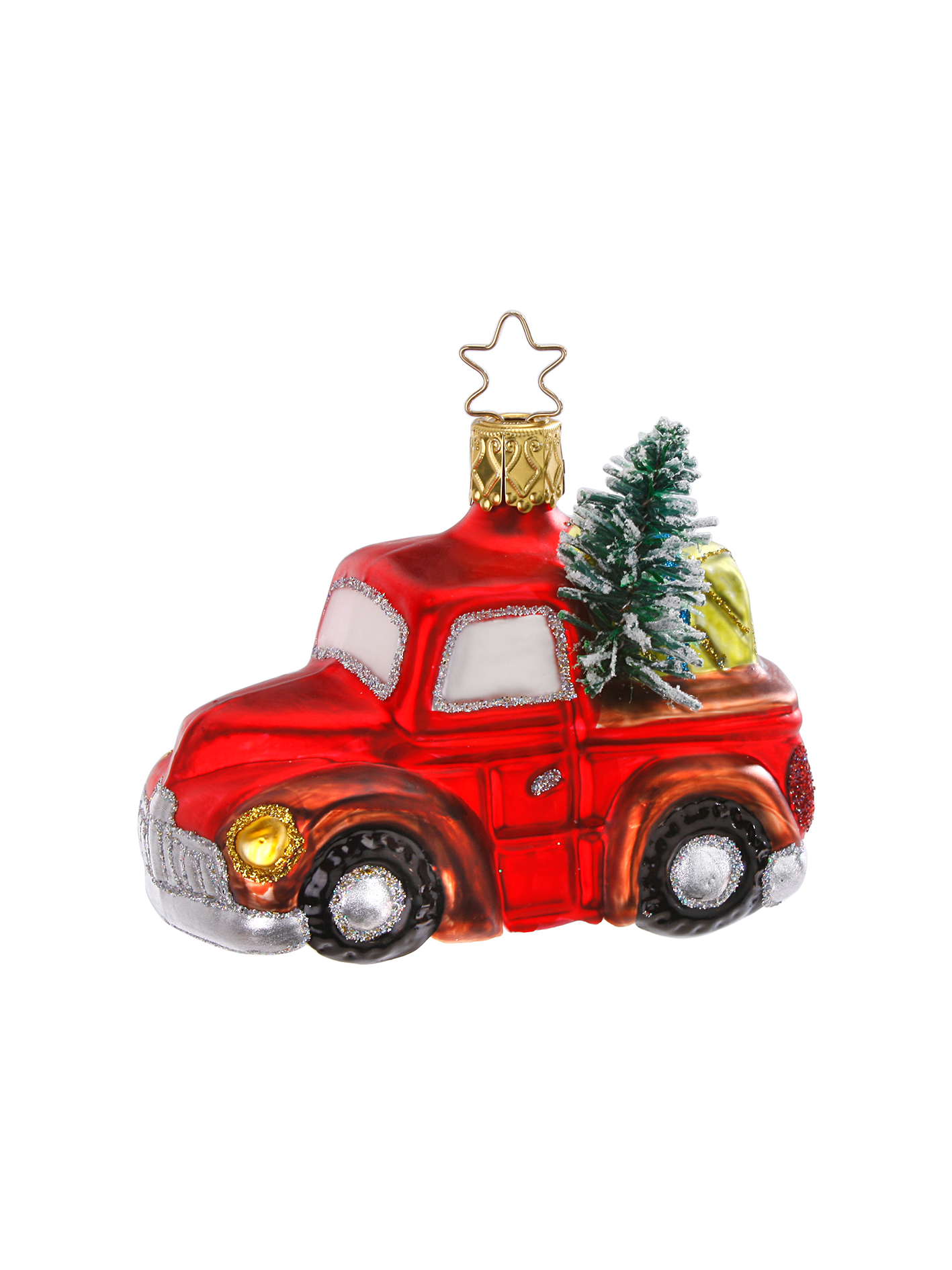 Reizende auto met boom