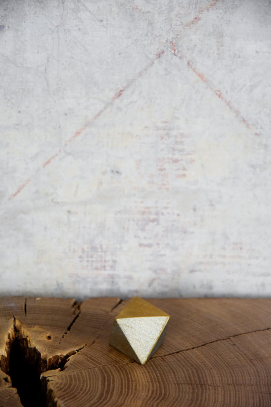 Paperweight (triangle)