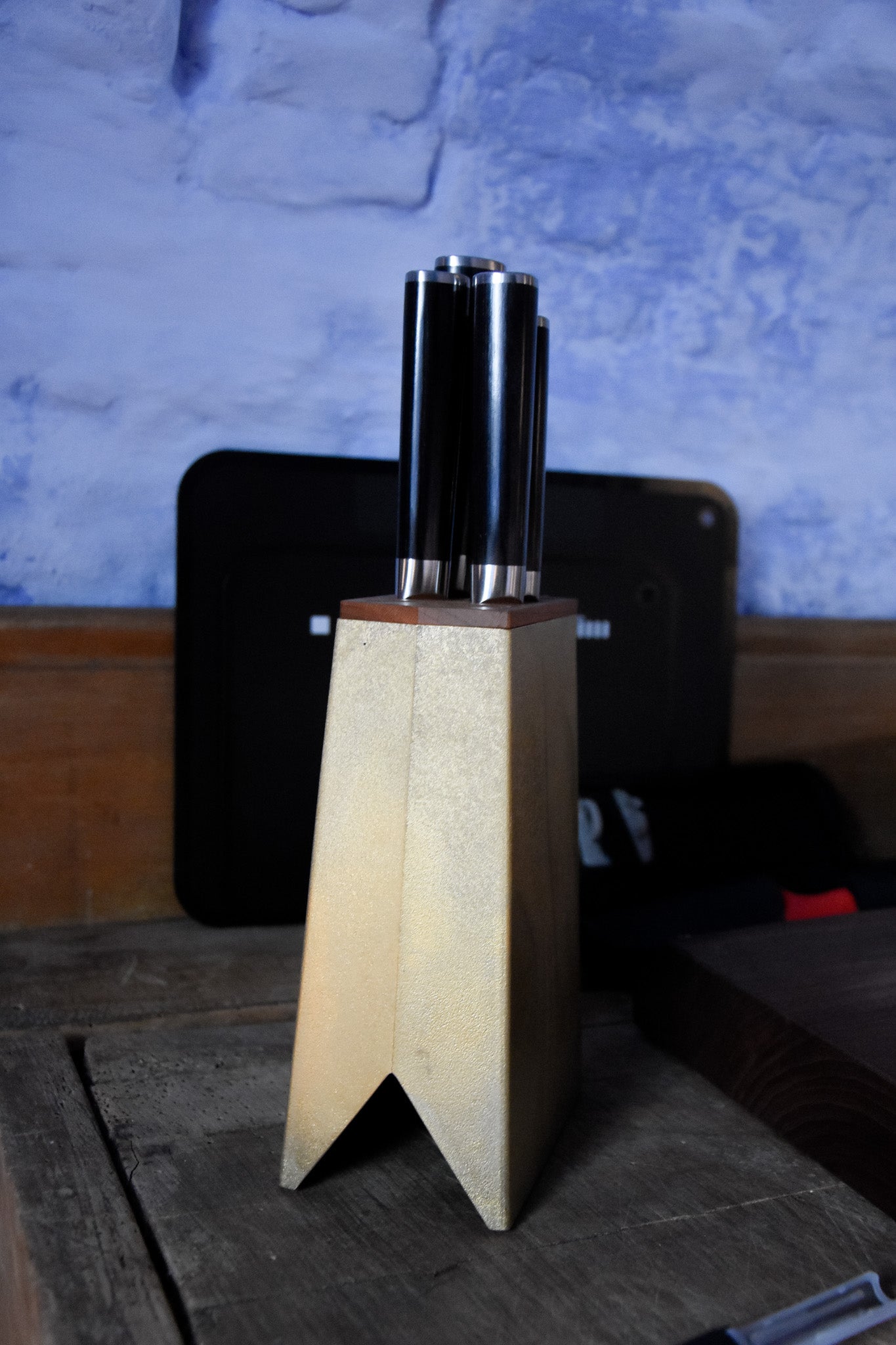 Knife stand