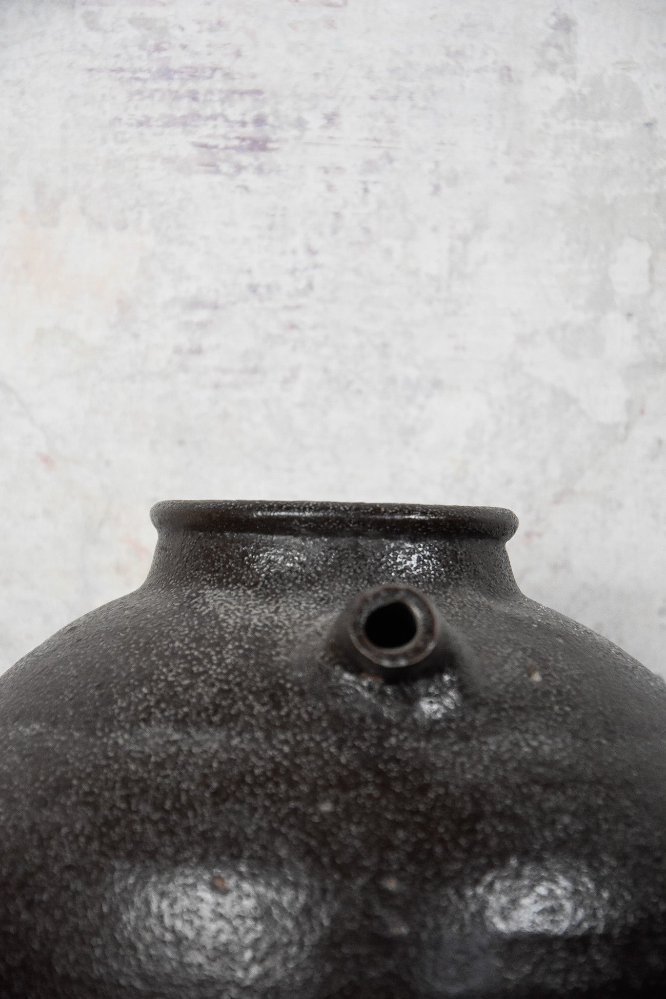 Geglazuurde wijnkruik M