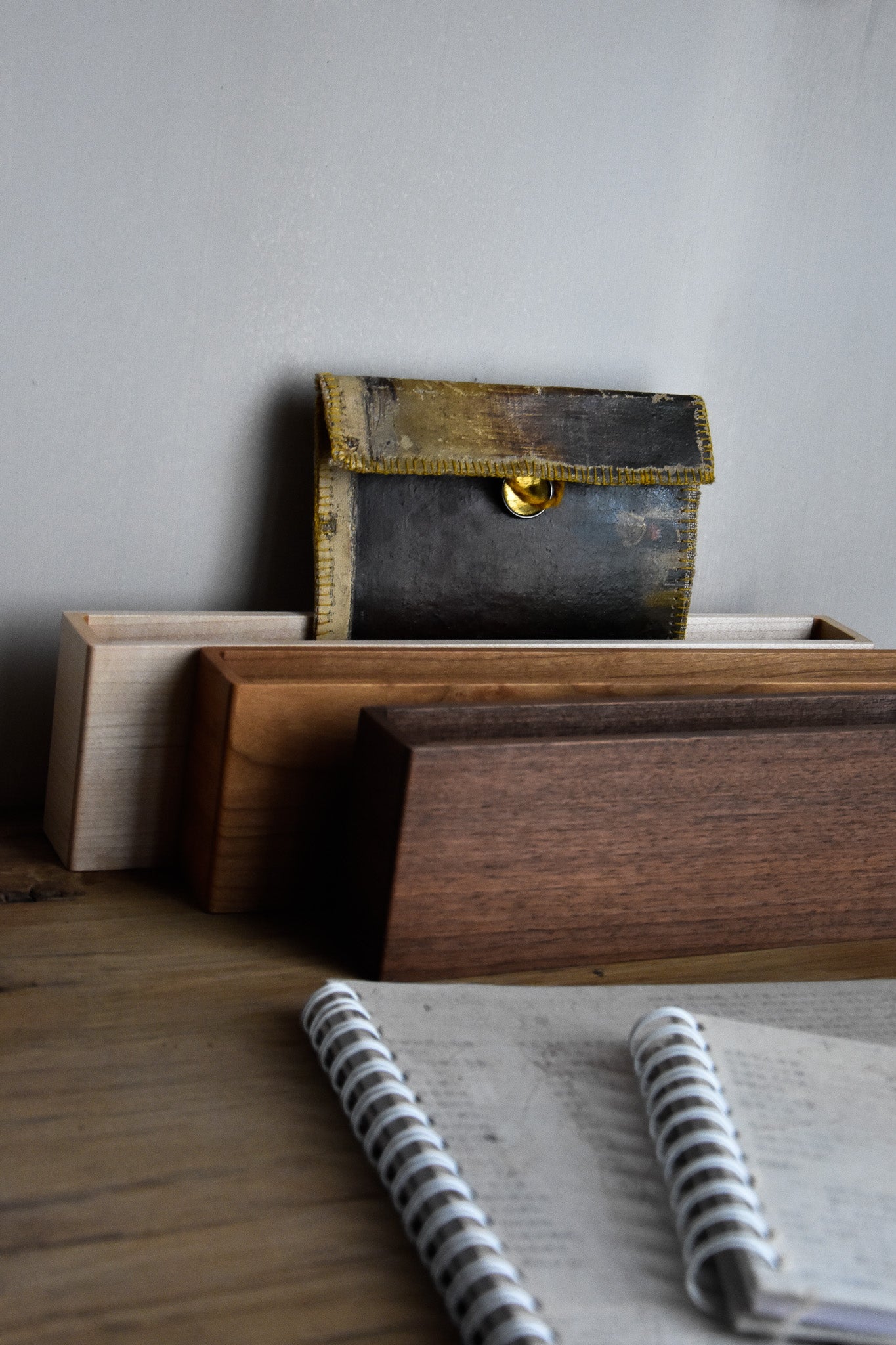 Papierhouder (walnoot)