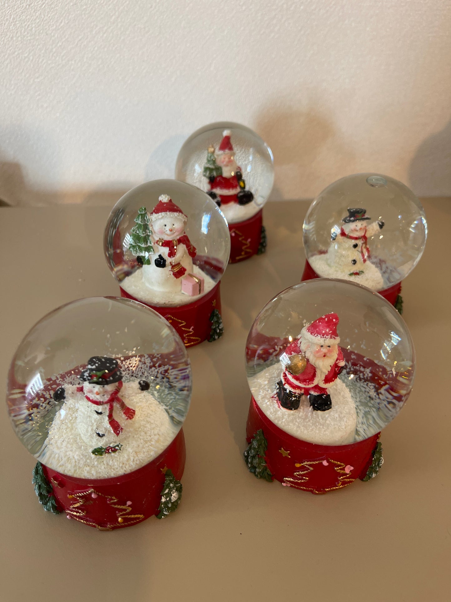 Kerstwaterbal met sneeuw