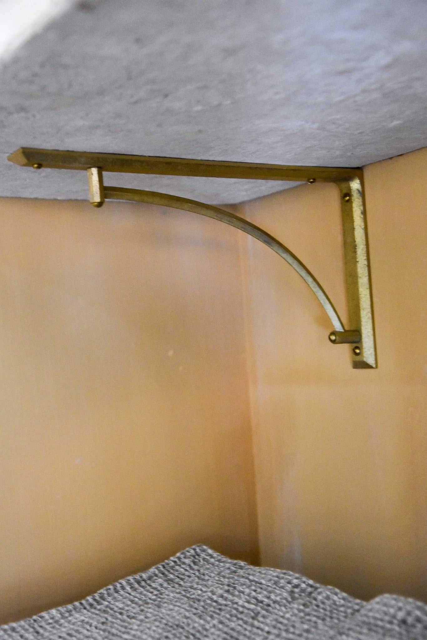 Shelf Bracket Curved M