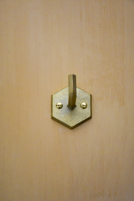 Wall hook with plate hexagon
