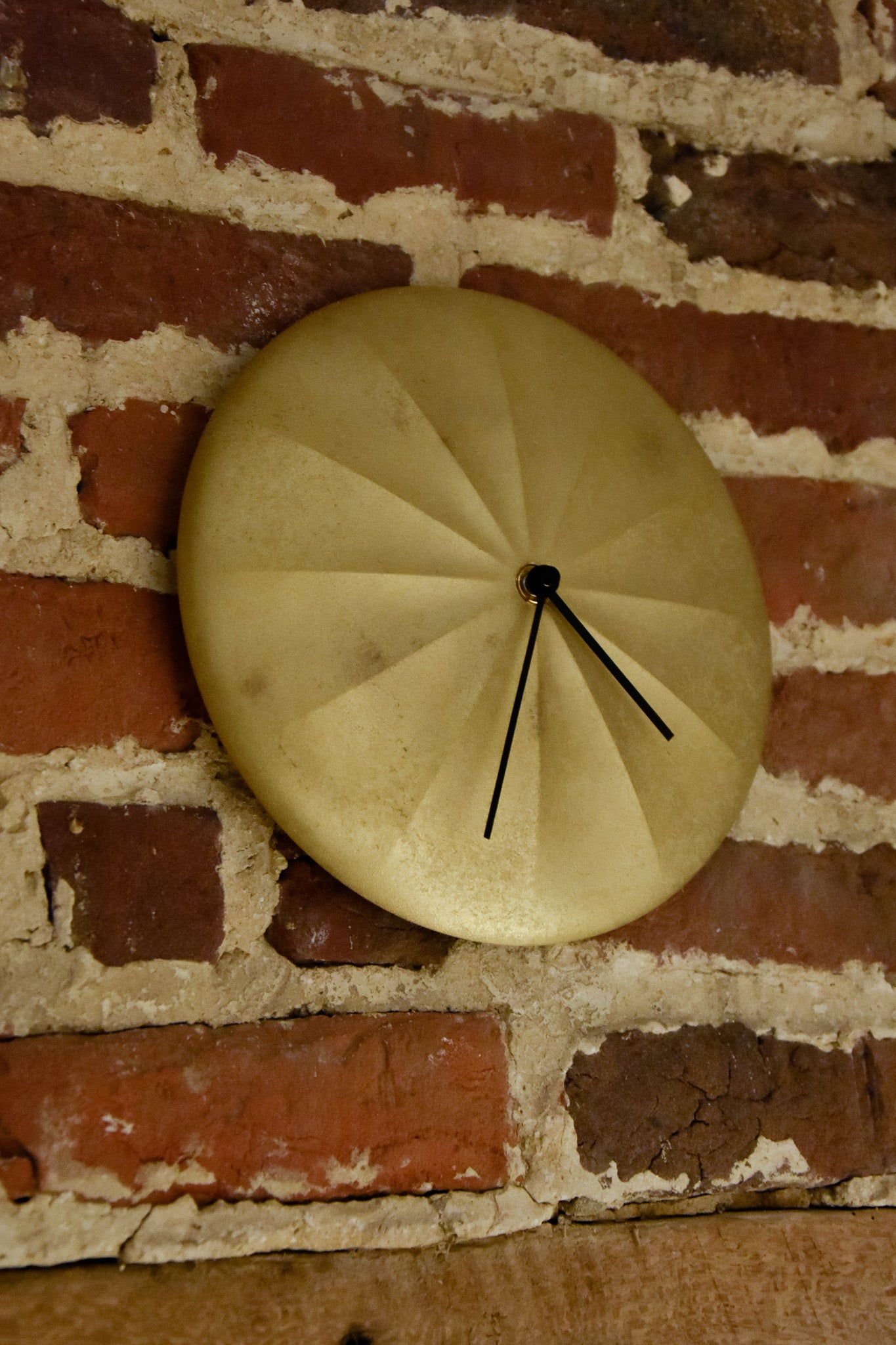 Wall clock (luna)